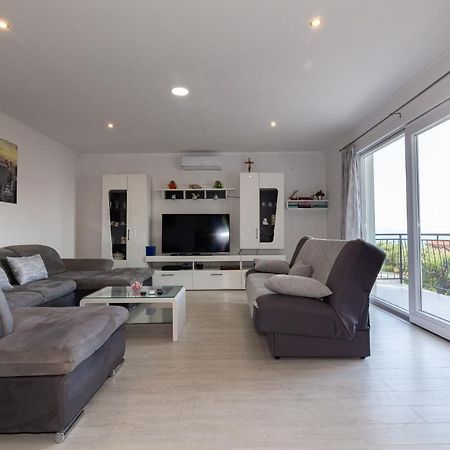 Navis Sea View Apartment With Pool Makarska Exterior foto