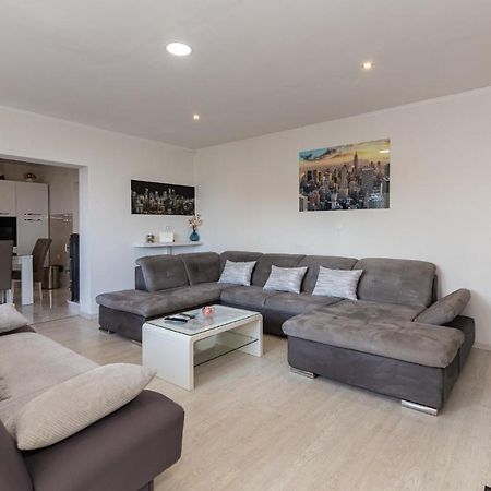 Navis Sea View Apartment With Pool Makarska Exterior foto