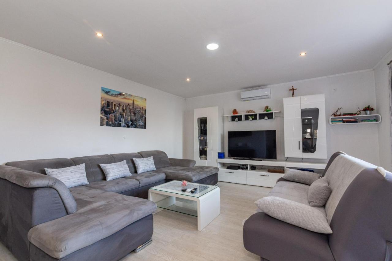 Navis Sea View Apartment With Pool Makarska Exterior foto