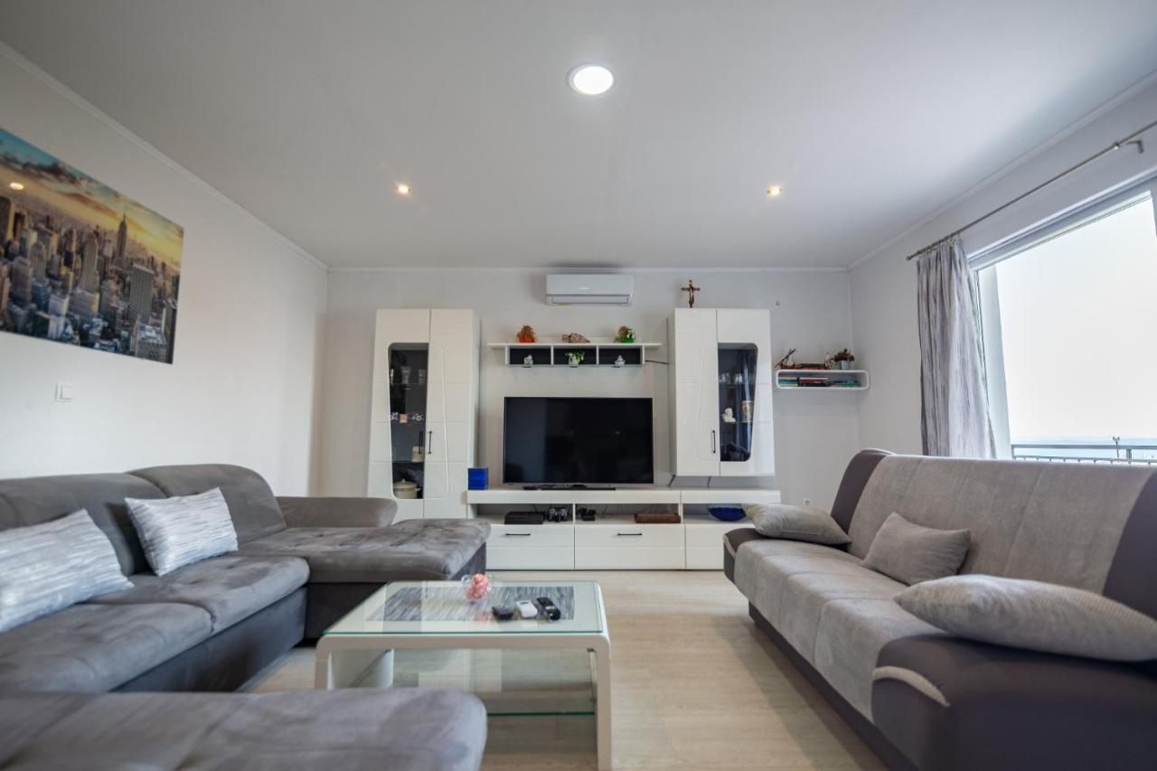 Navis Sea View Apartment With Pool Makarska Exterior foto