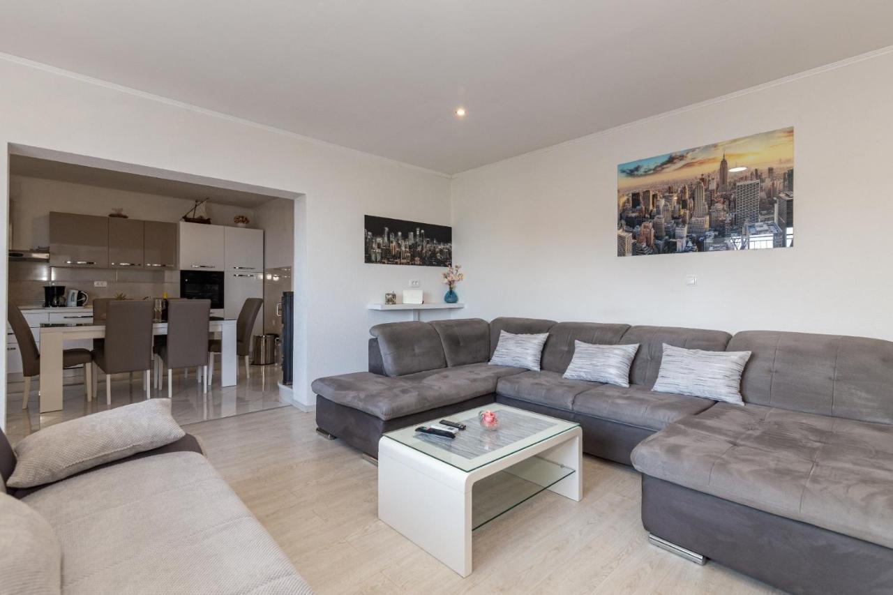 Navis Sea View Apartment With Pool Makarska Exterior foto