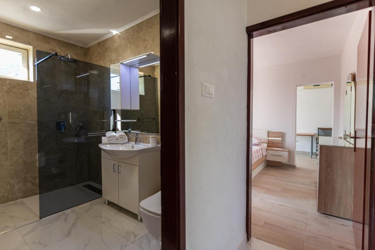 Navis Sea View Apartment With Pool Makarska Exterior foto